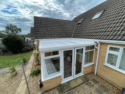 Show photo 11: Lean-to conservatory on a bungalow