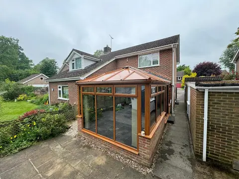 Show photo 15: Conservatory
